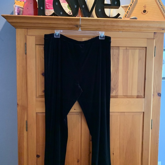 Black velvet Alain Weiz pants. - Picture 2 of 3